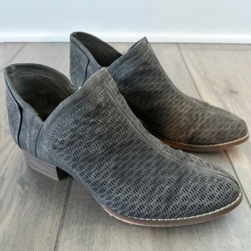 VINCE CAMUTO WOMENS CLIA BOOTIES